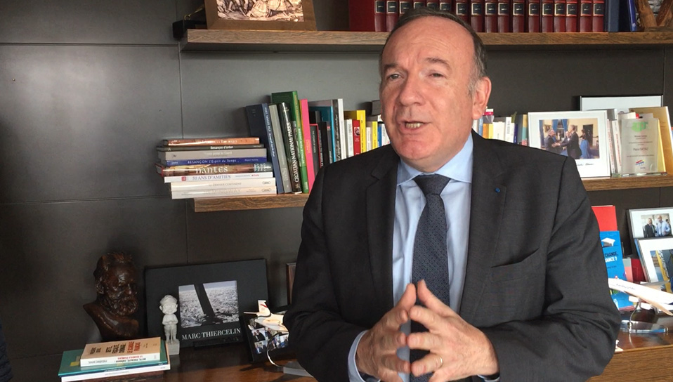 pierre-gattaz-bureau