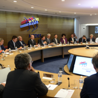 Medef : Une nouvelle organisation resserrée et paritaire