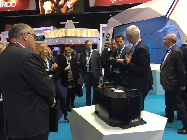 Geoffroy Roux de Bézieux en visite au salon Euronaval