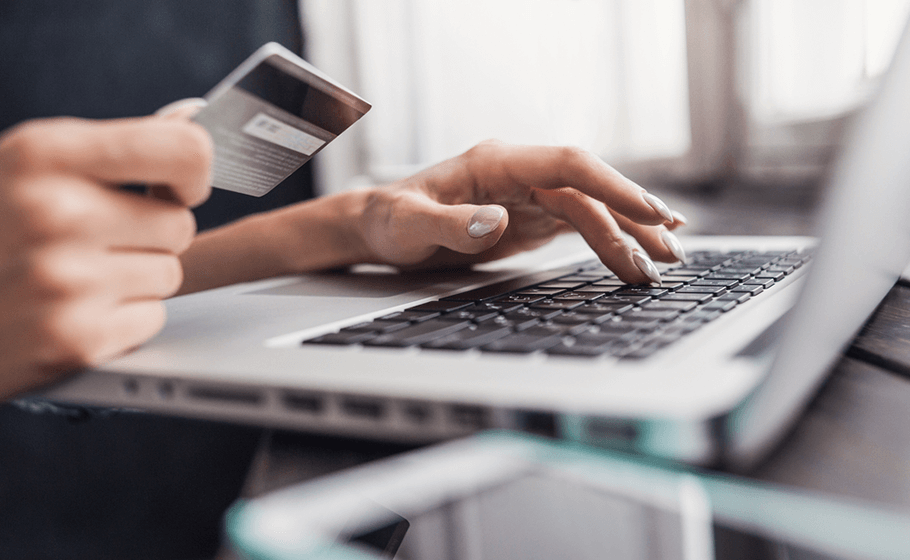 Commerce : accord sur la vente en ligne et la fourniture de contenus et services numériques