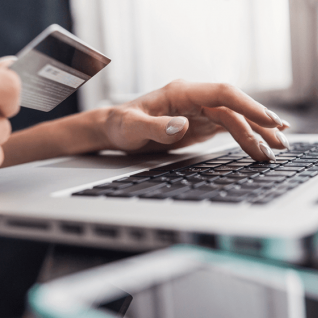 Commerce : accord sur la vente en ligne et la fourniture de contenus et services numériques